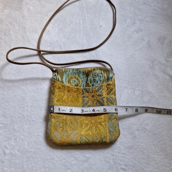 Maruca Cupcake Crossbody Purse / Small bag - Picture 9 of 16